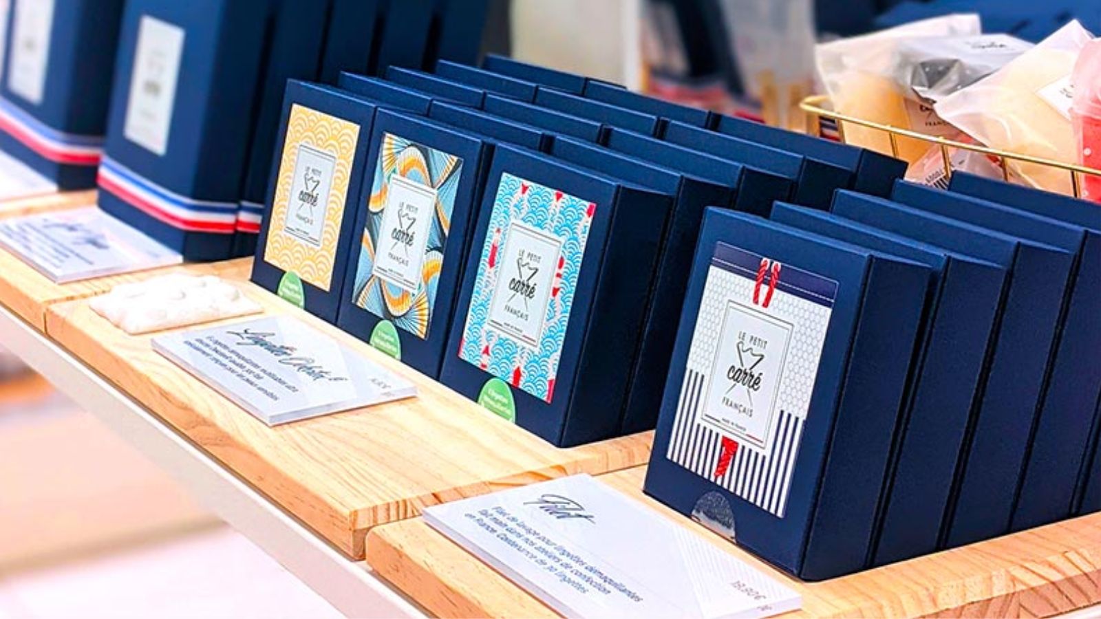 Le Petit Carré Français est une marque zéro déchet de carrés lavables fabriqués en France.