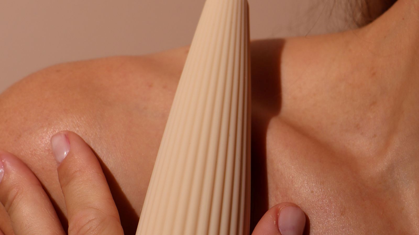 Nu-e jeune marque française pour le plaisir intime.