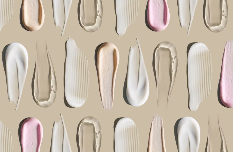 texture-creme-de--cosmetiques-sur-fond-pastel